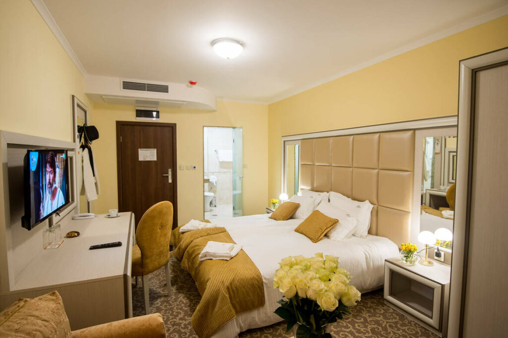 https://old.forumhotel.bg/wp-content/uploads/2024/07/DEluxe_room-1024x682.jpg